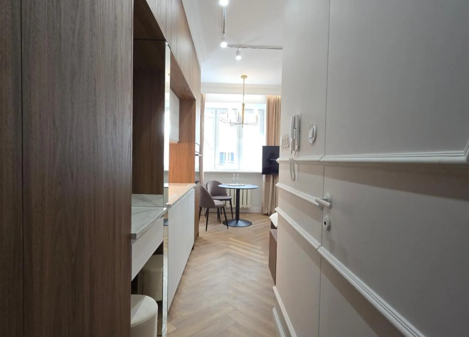 Ixia Central Warsaw Apartments