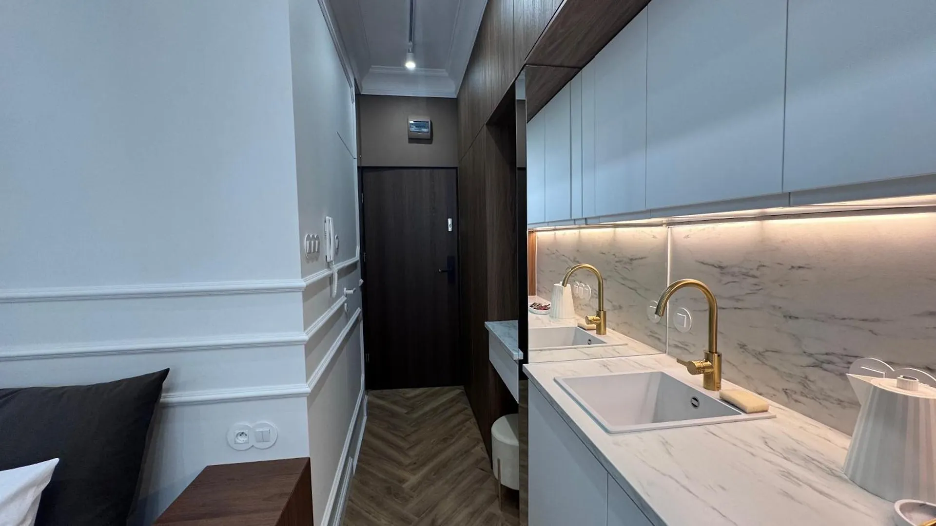 Ixia Central Warsaw Apartments