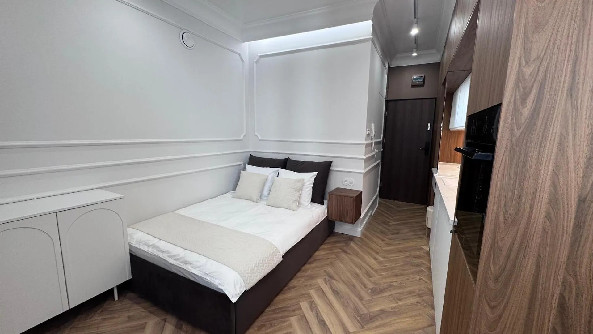 Ixia Central Warsaw Apartments